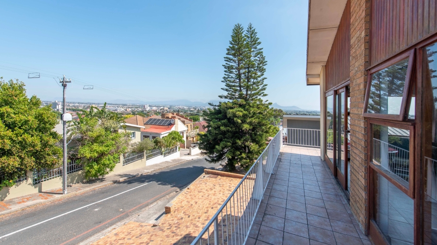 5 Bedroom Property for Sale in Avondale Western Cape